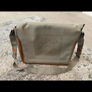 Louis Vuitton Damier Gent Messenger Bag